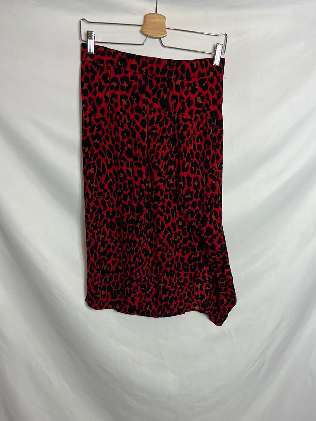 ZARA. Falda roja midi animal print . T S