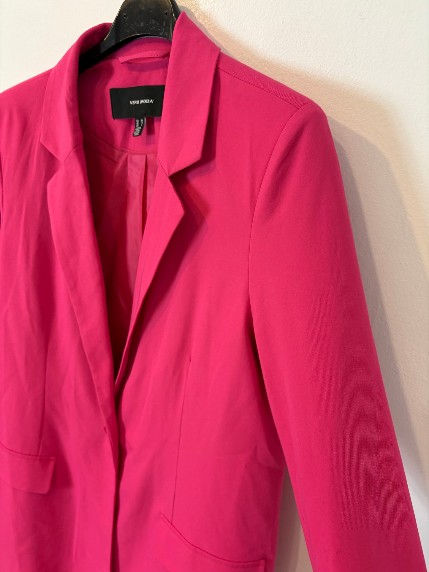 VERO MODA. Fuchsia suit jacket. Size 36