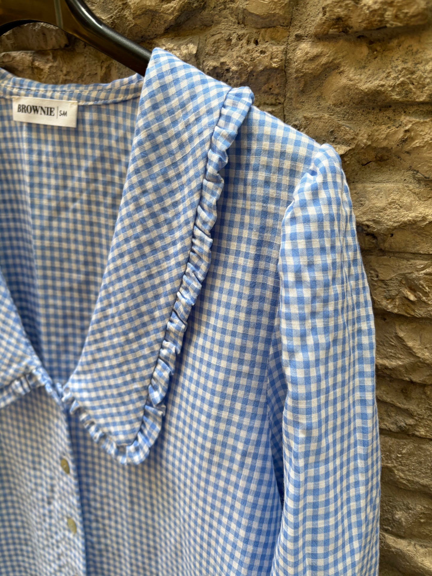 BROWNIE. Blue gingham blouse. TS/M