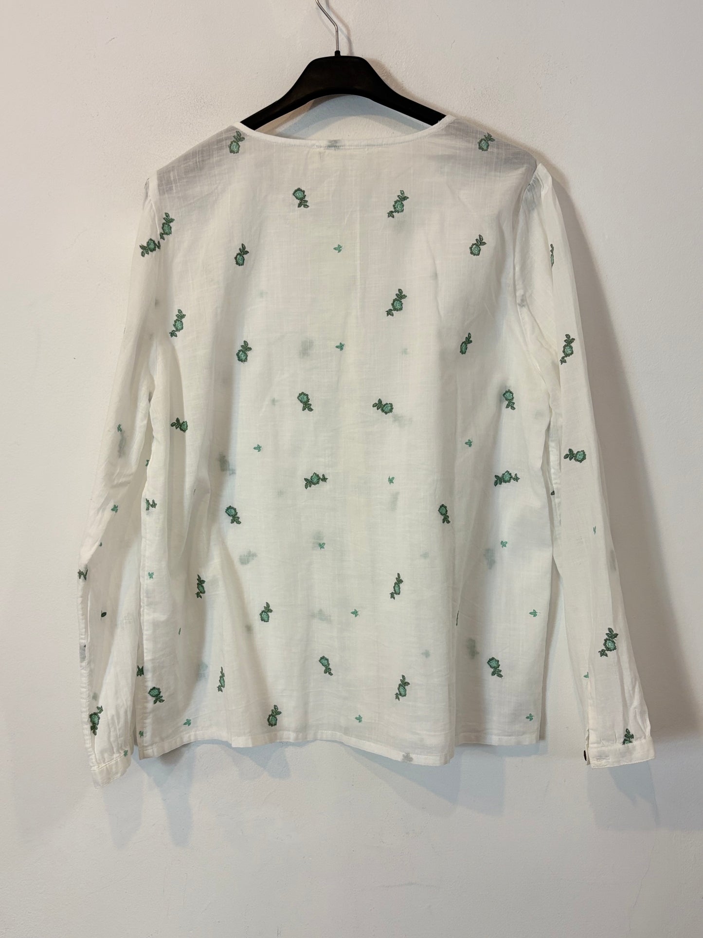 INDI & COLD. Blusa blanca algodón bordados