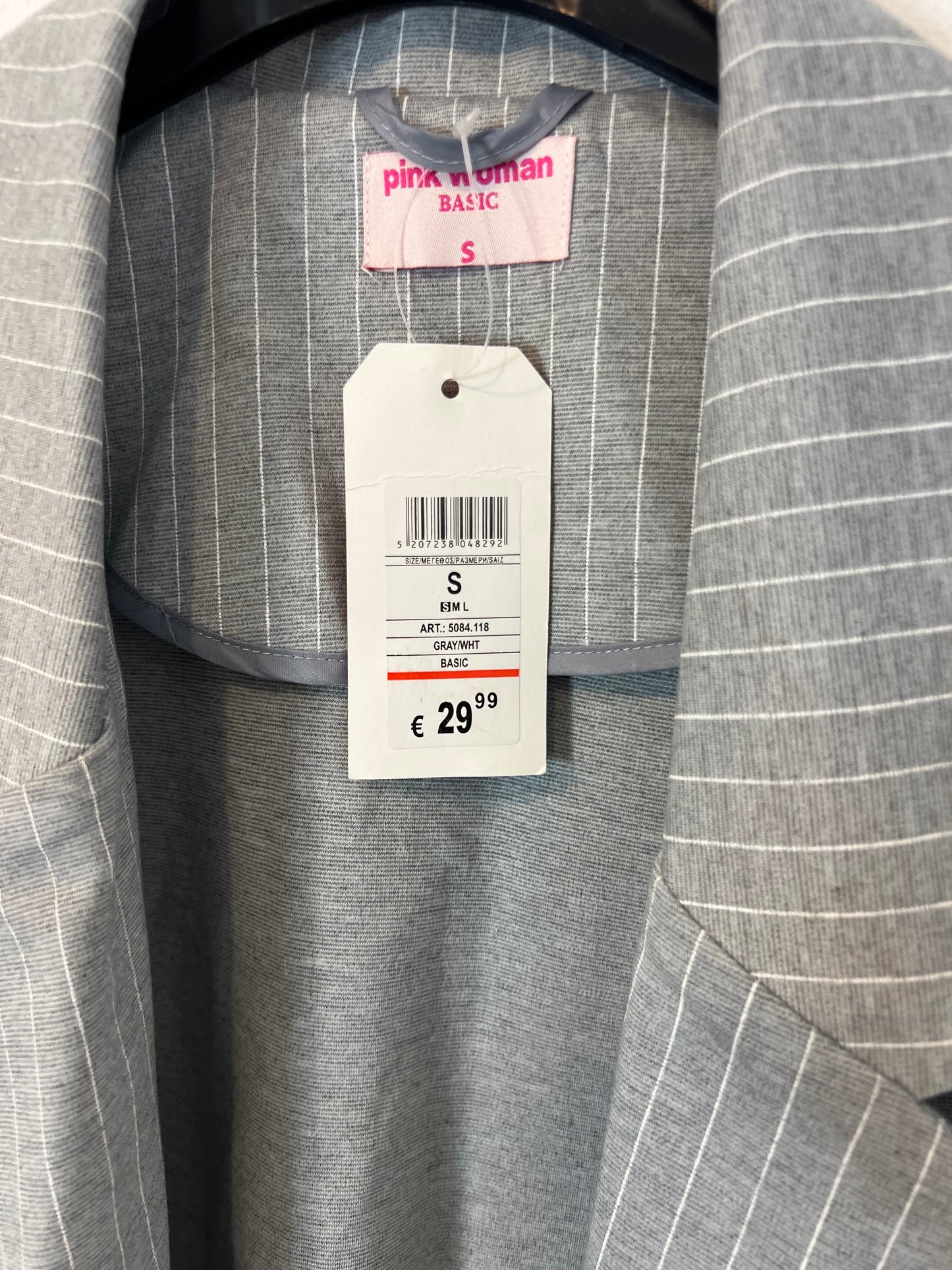 PINK WOMAN. Pinstriped gray blazer. T s