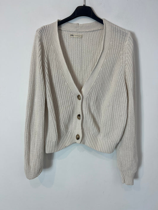 STRADIVARIUS. Chaqueta punto beige claro. T M