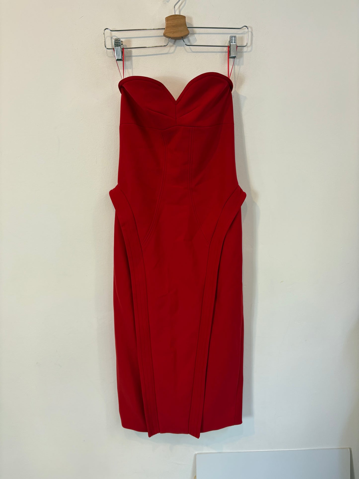 ZARA. Vestido rojo midi costuras