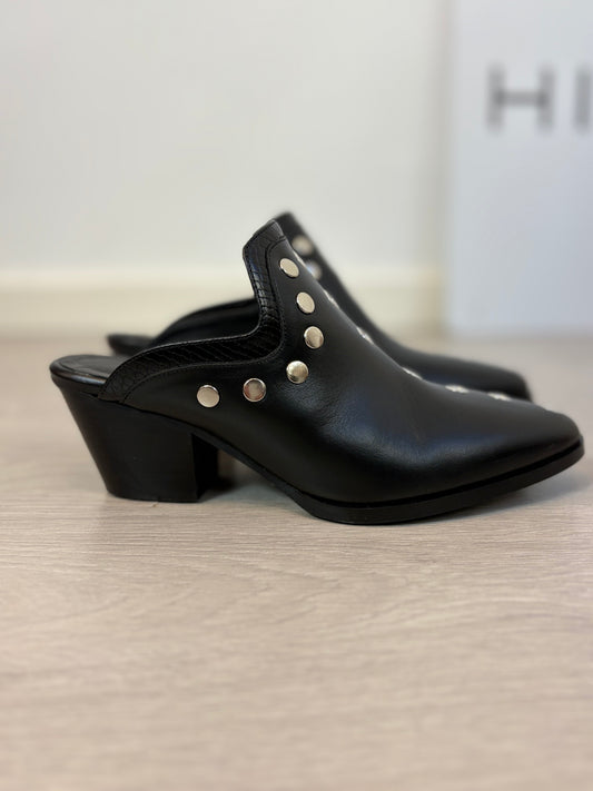 MICUIR. Zueco piel negro