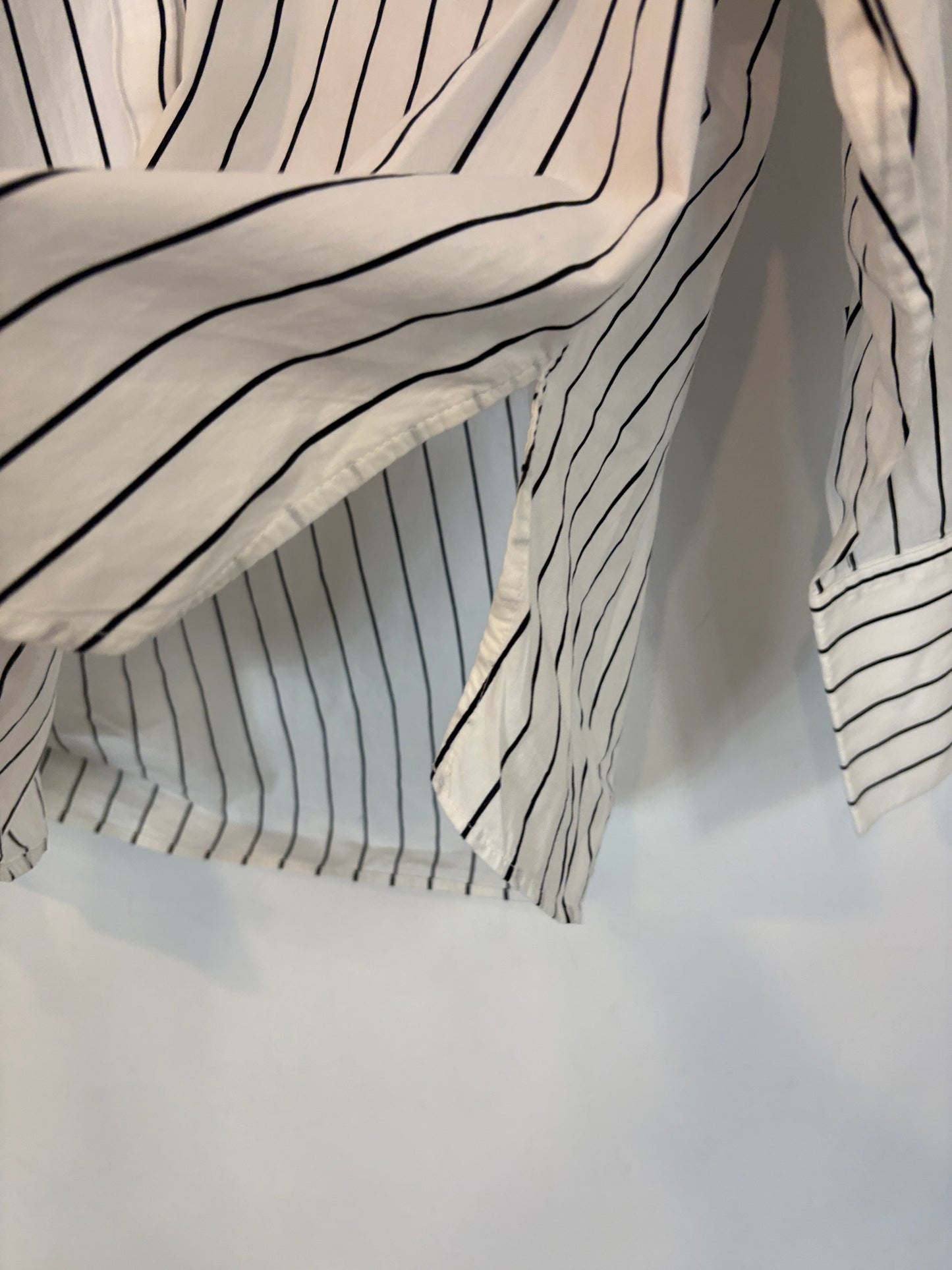 MASSIMO DUTTI. Short green skirt with pocket T.xs