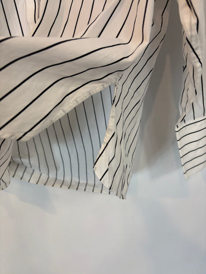 MASSIMO DUTTI. Short green skirt with pocket T.xs