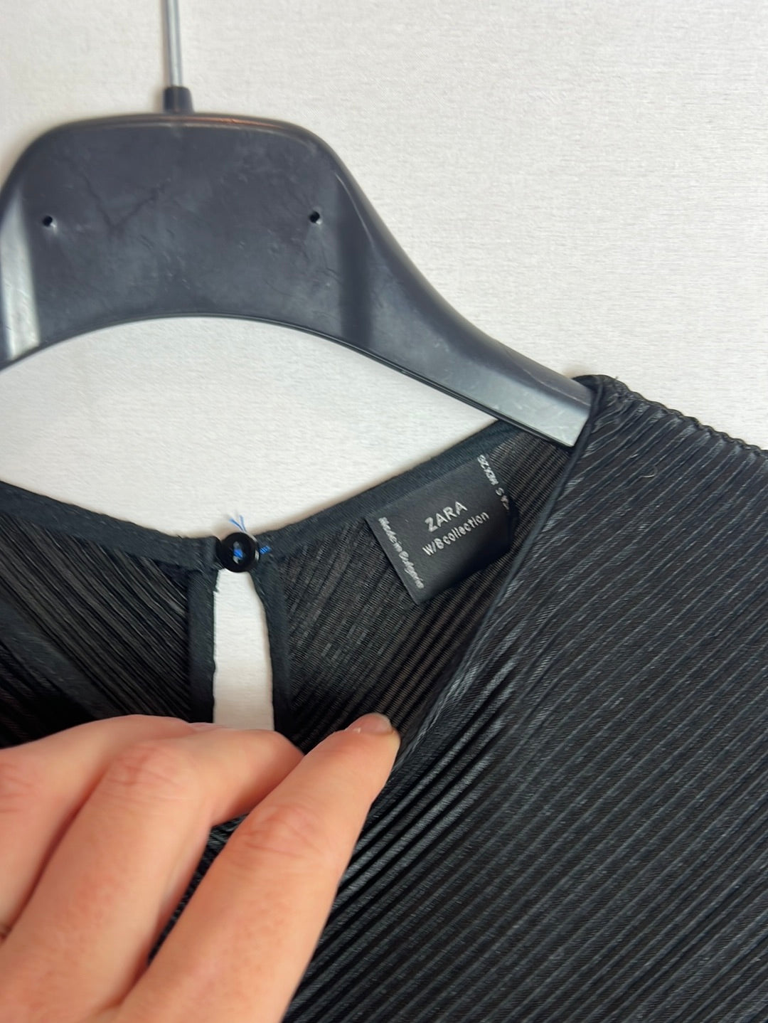 ZARA. Long black pleated dress. TS