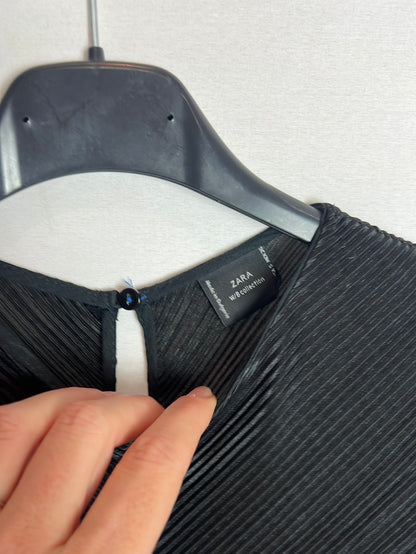 ZARA. Long black pleated dress. TS