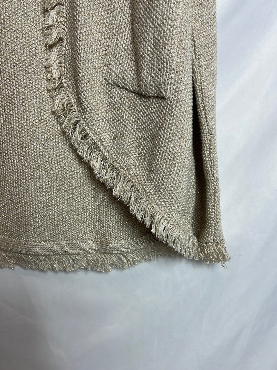 ZARA. Chaqueta punto beige hilos dorados. T M