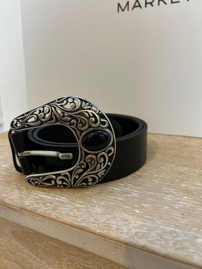 ZARA. Cinturón piel hebilla piedra. T 85