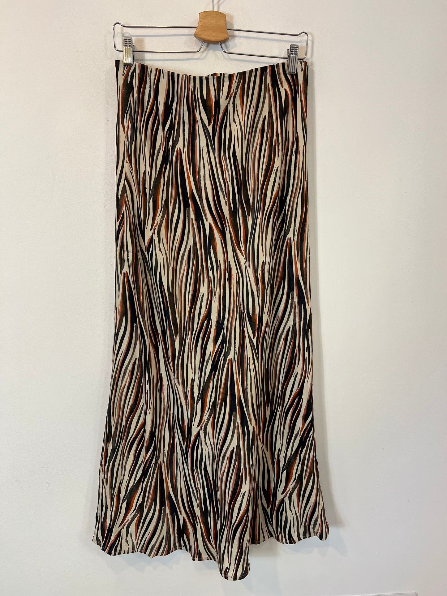 ZARA. Falda midi estampada T.m