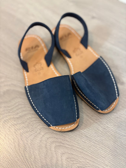 RIA MENORCA. Menorquina piel azul . T 38