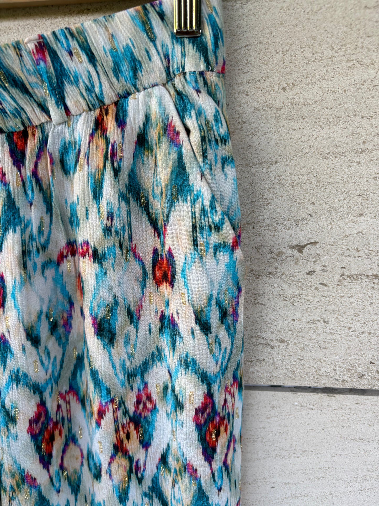 ZARA. Pantalón fluido estampado hilos. T XS