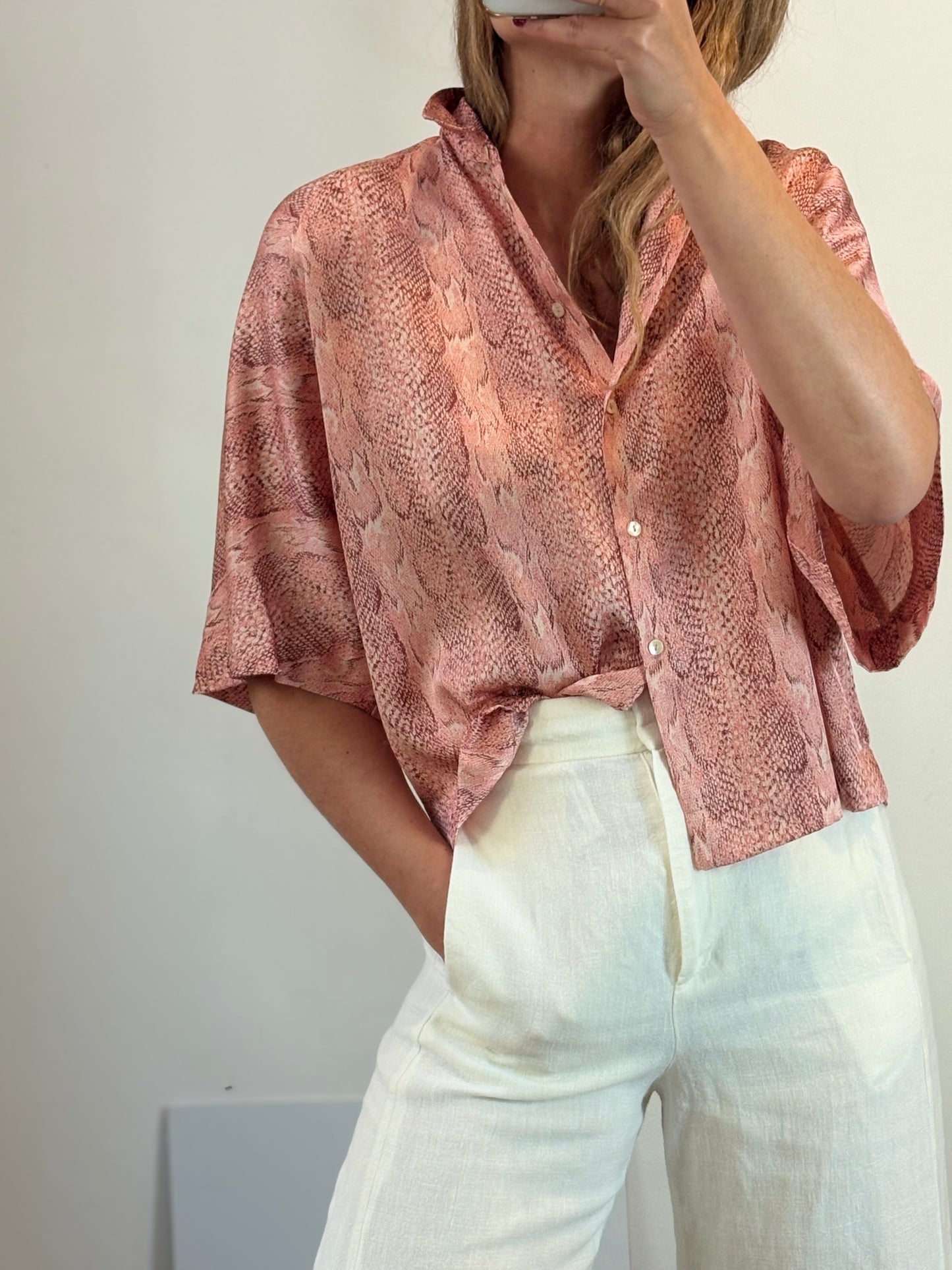 MANGO. Blusa fluida tonos rosa
