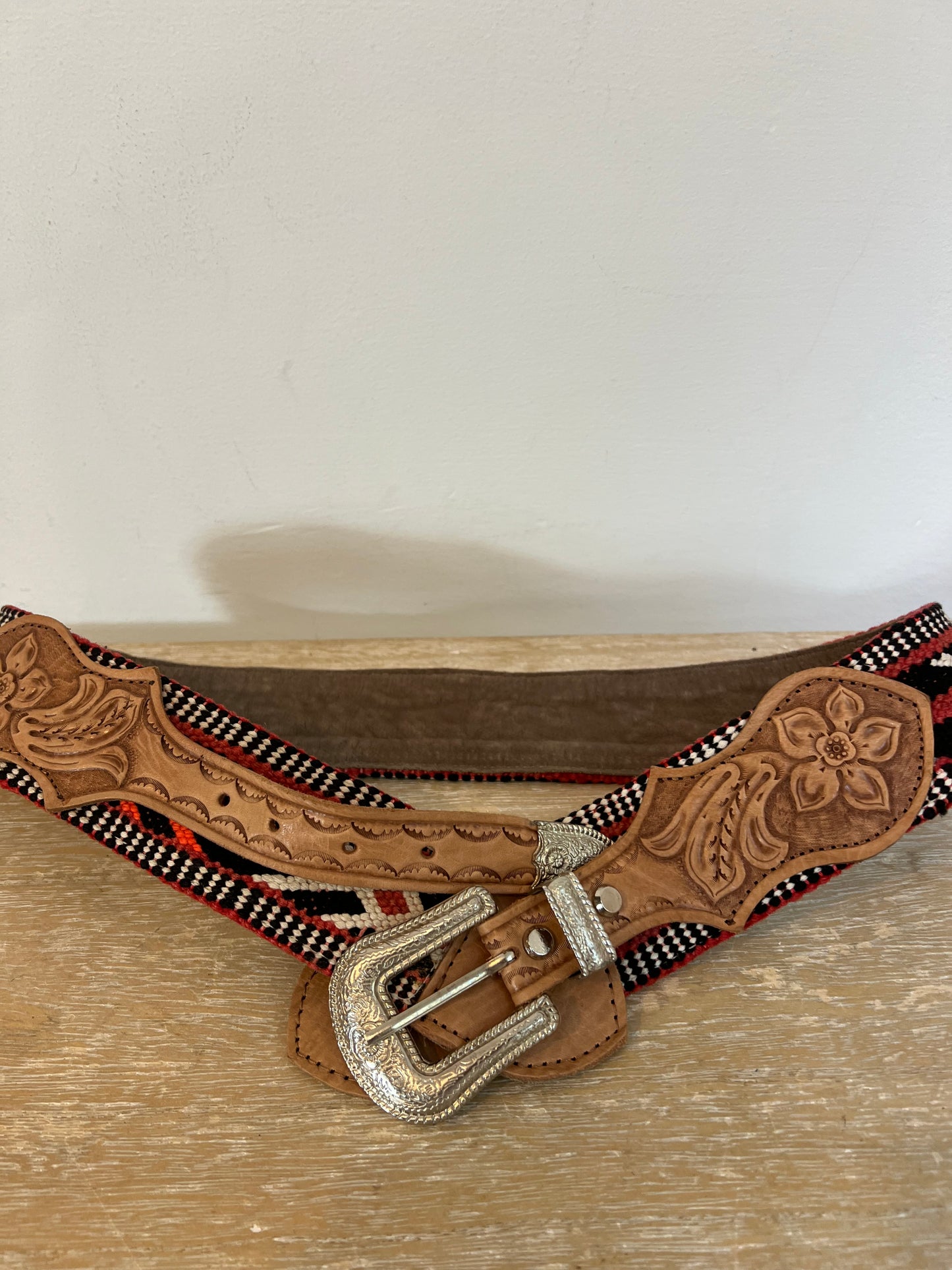 OTHER. Embroidered belt with leather details. TS