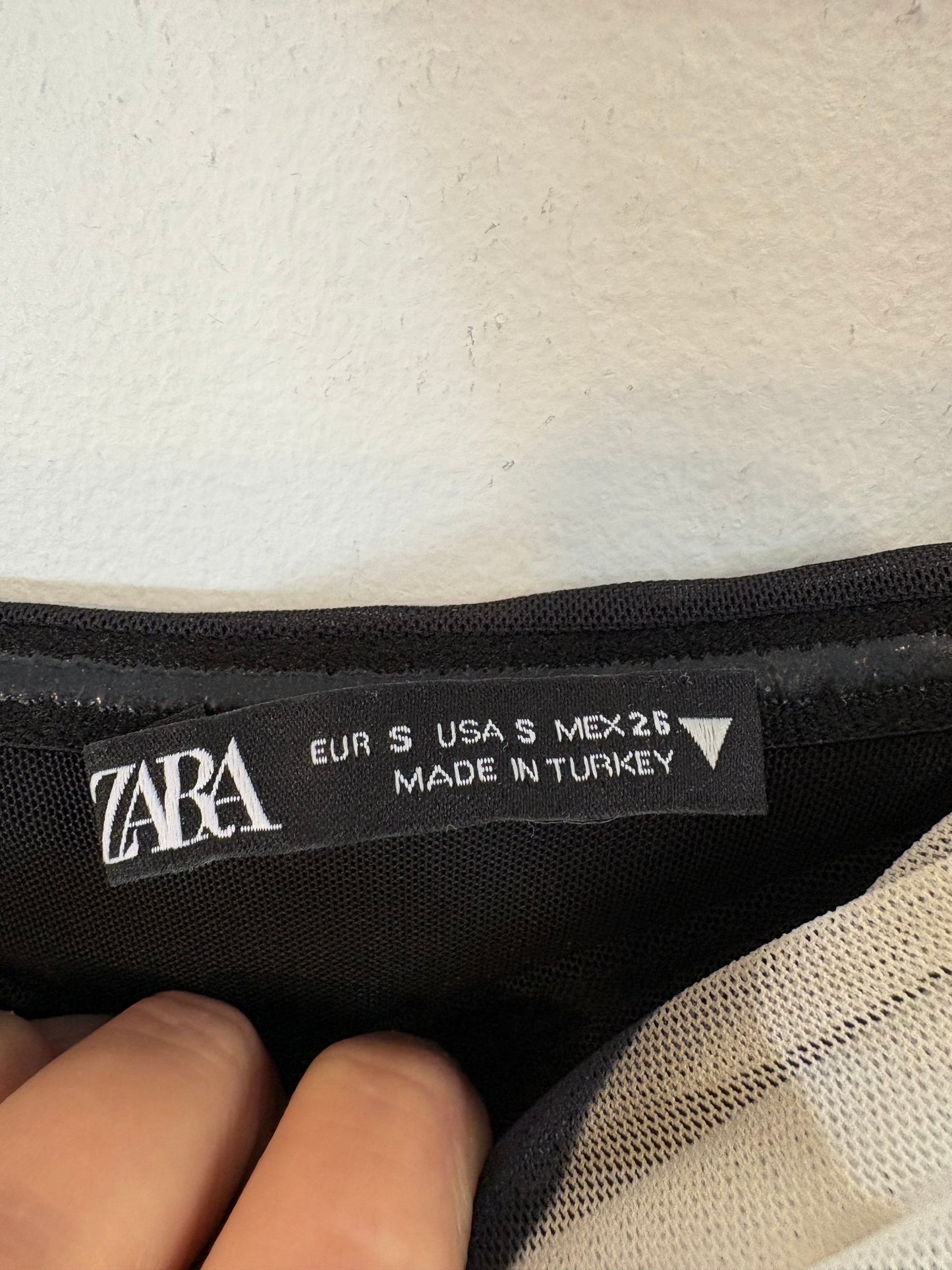 ZARA. Strapless stretch tulle dress. TS