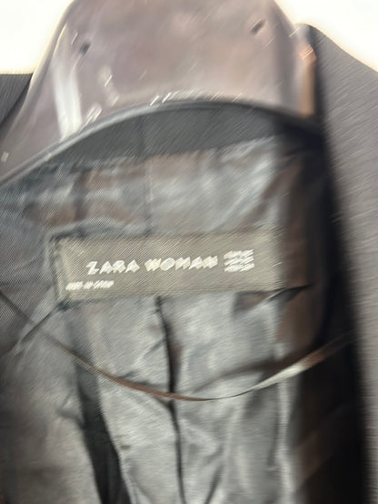 ZARA. Blazer negra fluida T.xs