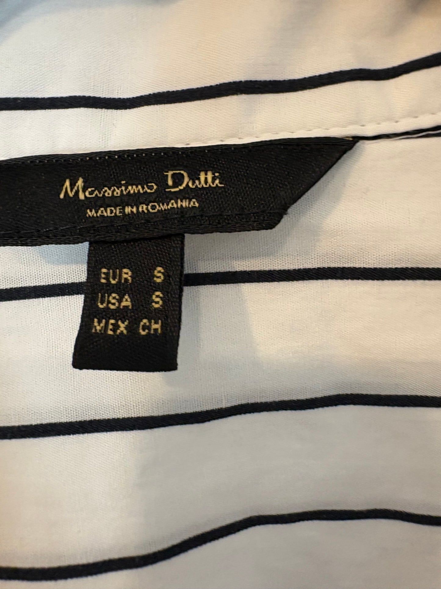 MASSIMO DUTTI. Short green skirt with pocket T.xs