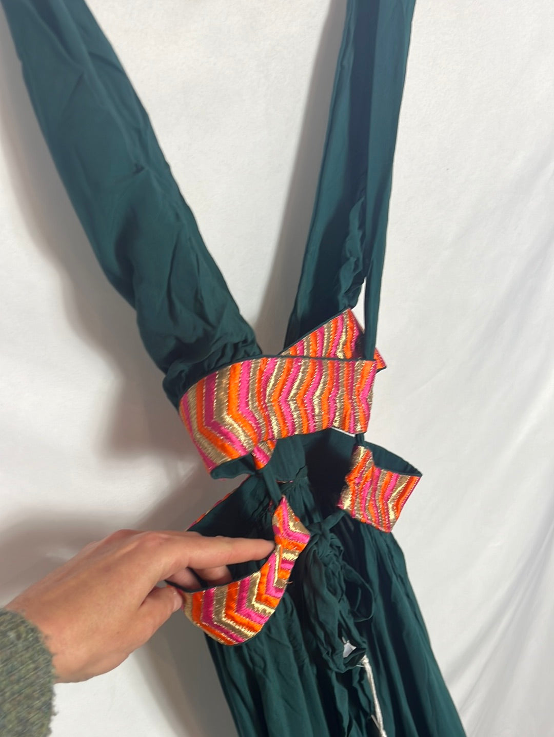 ONDA DE MAR. vestido largo verde detalles Tm