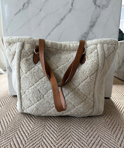 VANESSA BRUNO. Bolso tote borrego