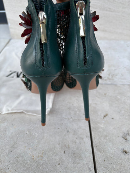 ZARA. Sandalias piel flores. T 36