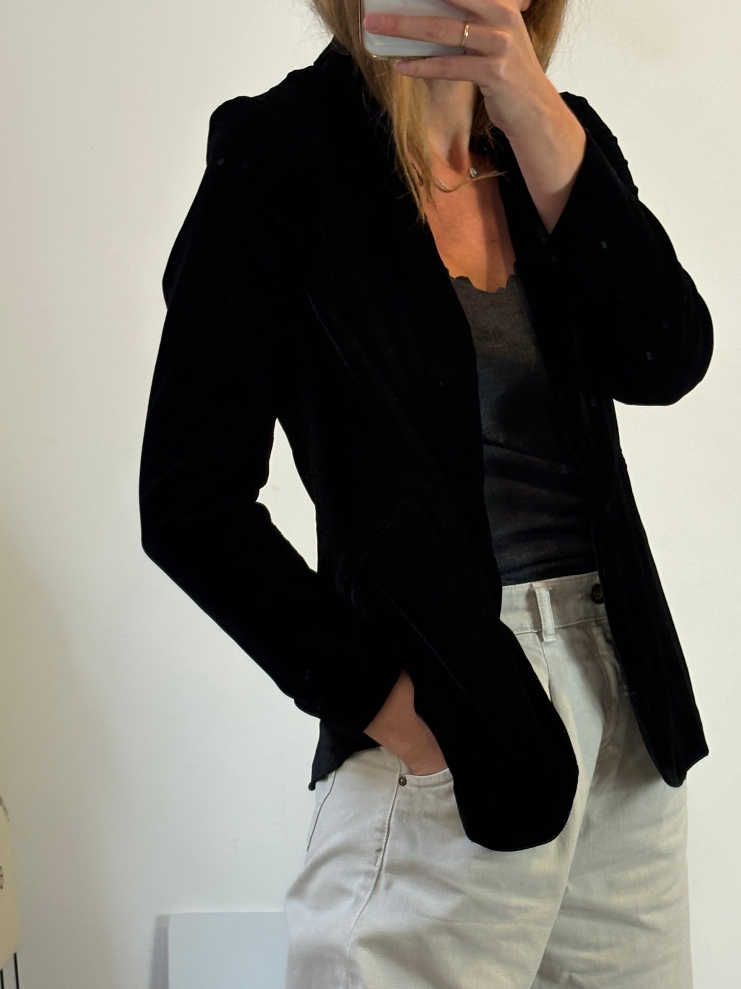 MANGO. Blazer negra terciopelo