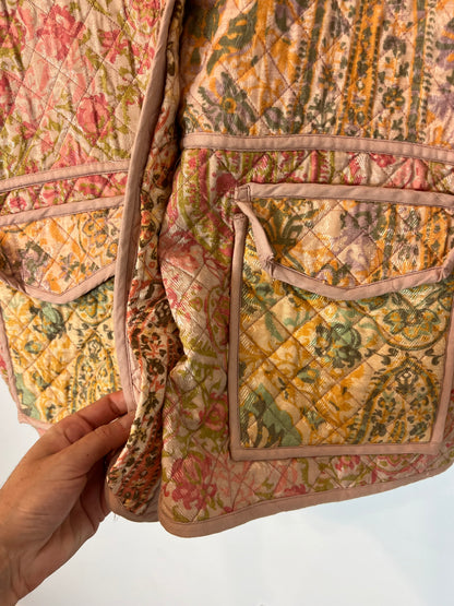 ZARA. Chaqueta estampado tonos rosas T.s