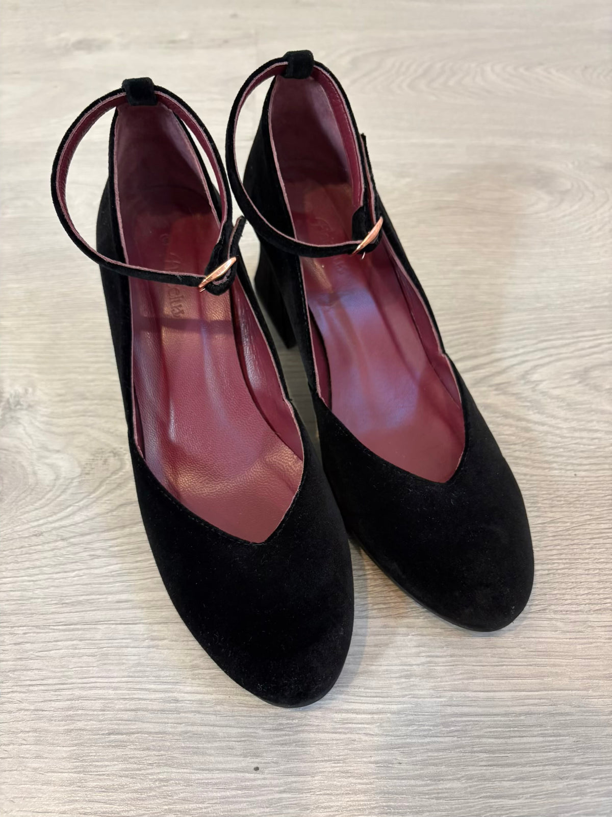 FLABELUS. Tacones terciopelo modelo The D'Orsey Pumps. T 40