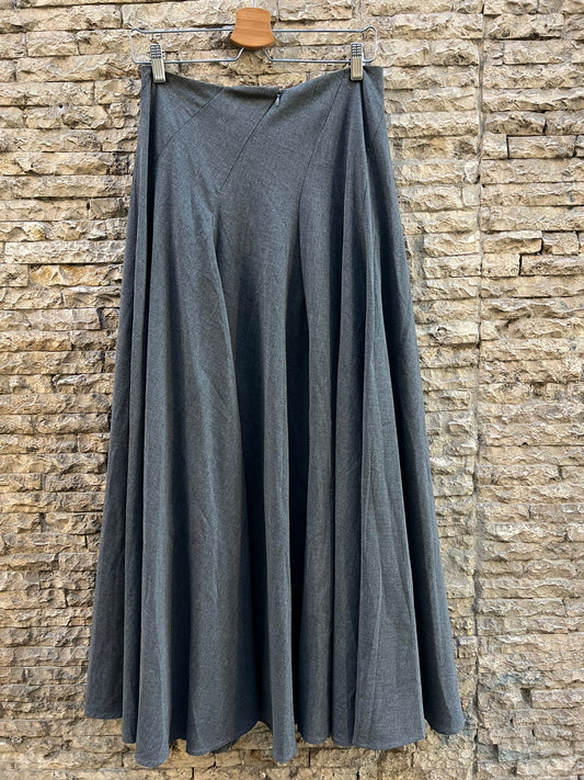 AMEÉ. Falda larga gris vuelo