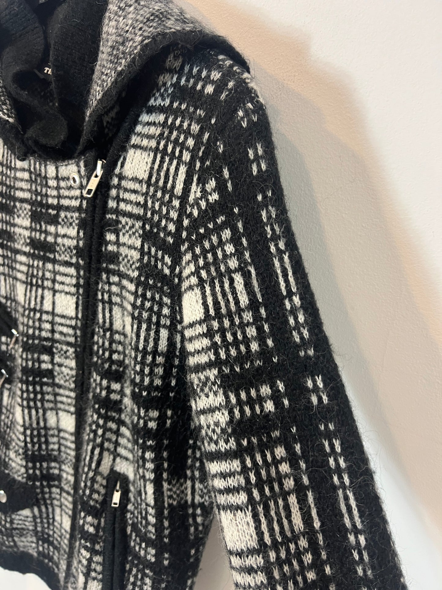 THE KOOPLES. Chaqueta punto con lana blanca y negra. T S