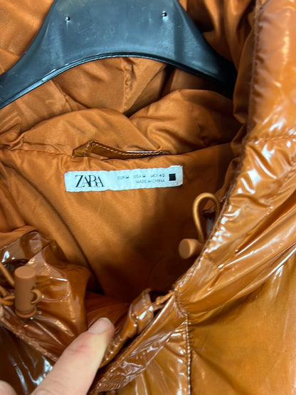 ZARA. Plumas estilo oversized brillo. TM