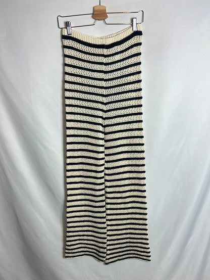 ZARA. Pantalón crochet beige y negro. T M