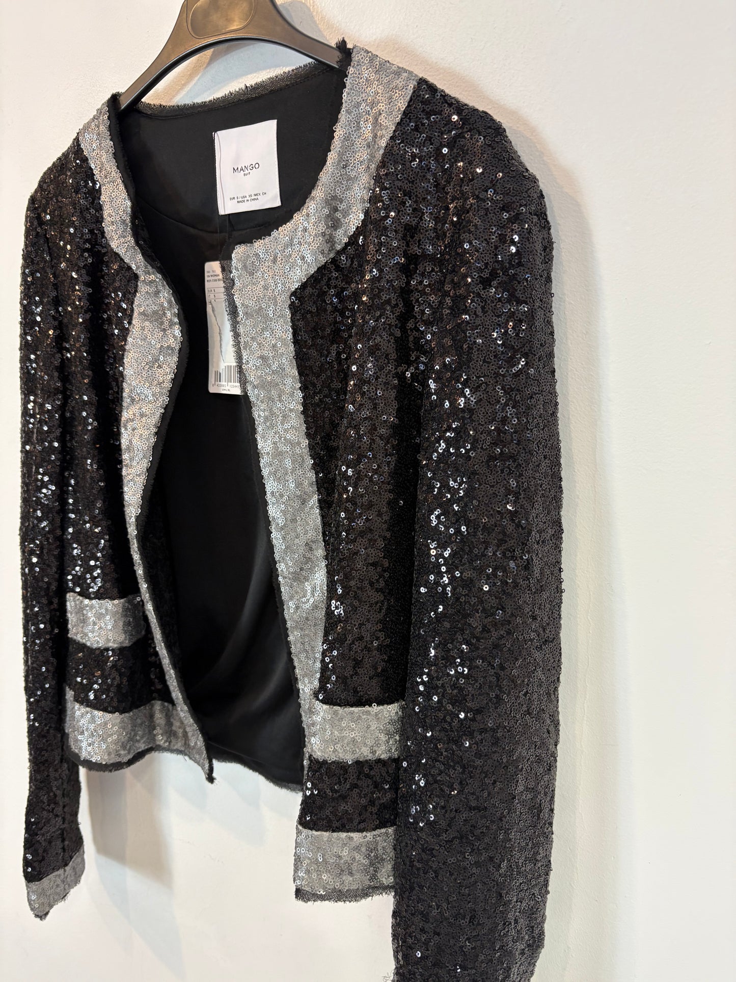 MANGO. Chaqueta lentejuelas mini