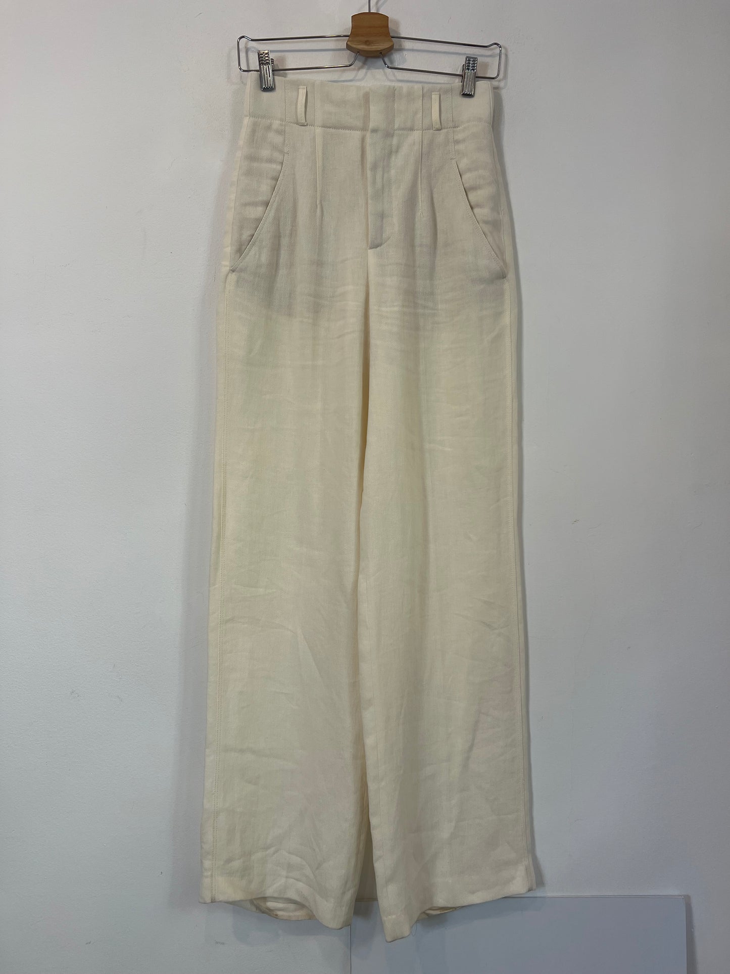 ZARA. Pantalón blanco lino pinzas