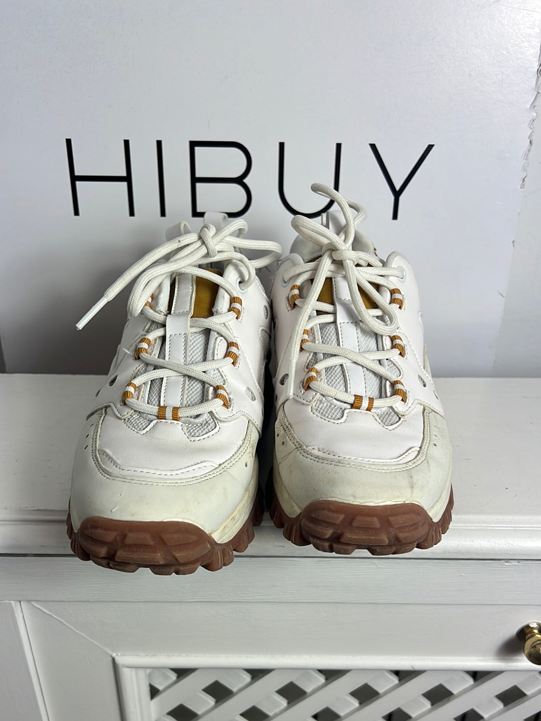 BERSHKA. Zapatillas bicolor  suela gruesa. T 37