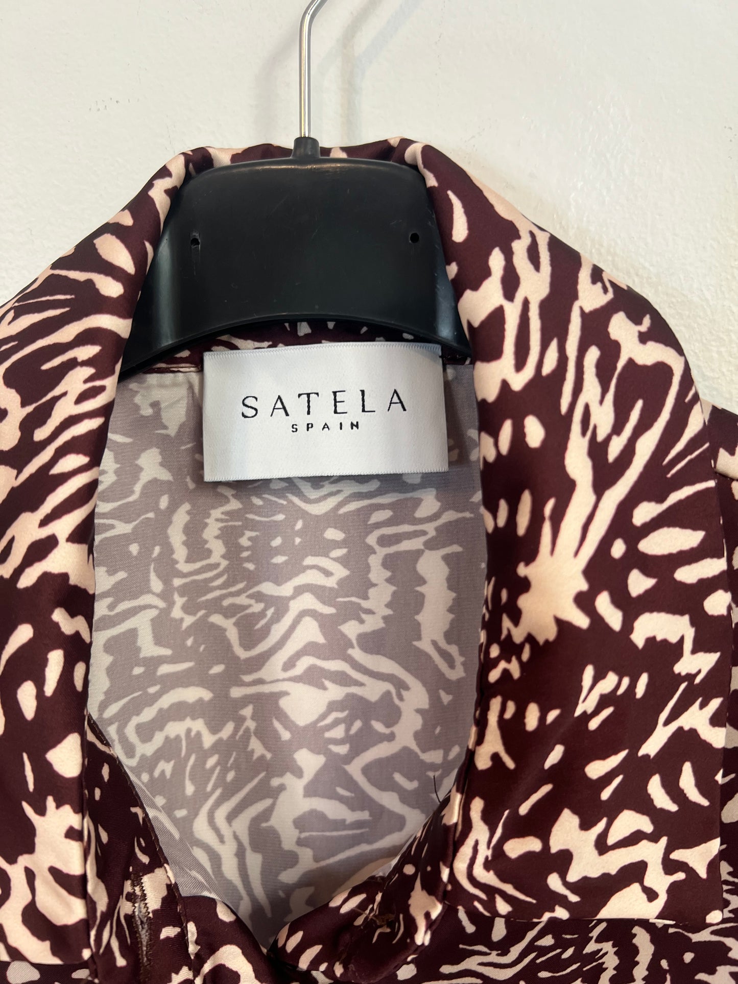 SATELA. Conjunto blusa y falda fluido estampado. T S