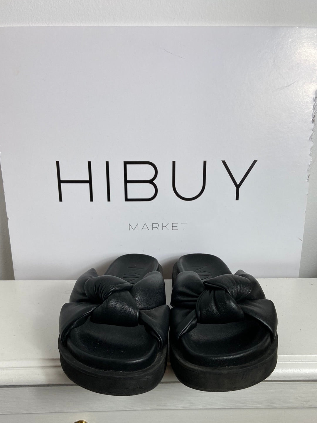 MANGO. Sandalia plana tira acolchada T.38