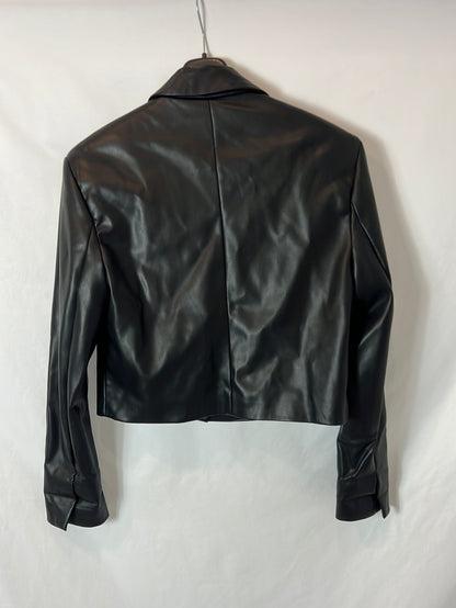 ZARA. Short faux leather jacket TM