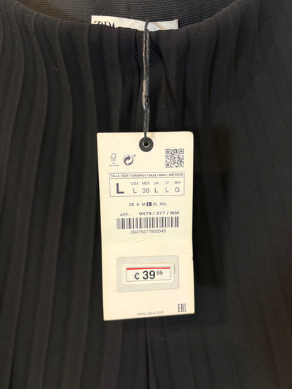 ZARA. Pantalón plisado negro fluido