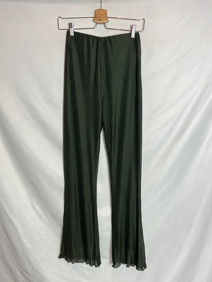 ZARA. Pantalón plisado verde. T S