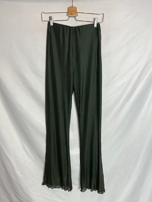 ZARA. Pantalón plisado verde. T S