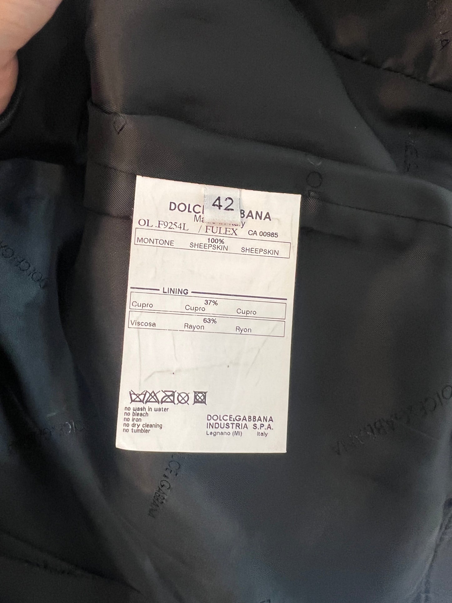 DOLCE & GABBANA. Chaqueta piel negra.. T 42 (38)