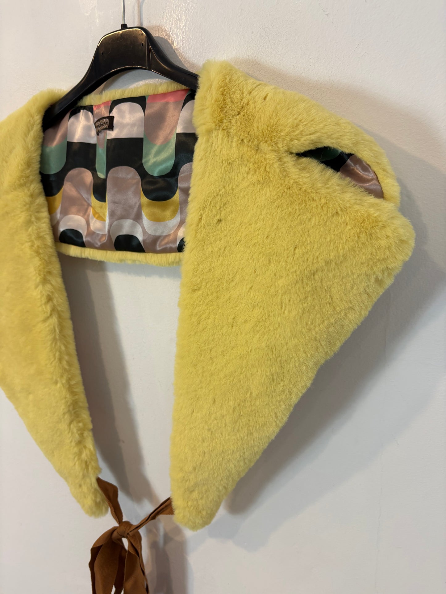 MALIPARMI. Cuello pelo colores