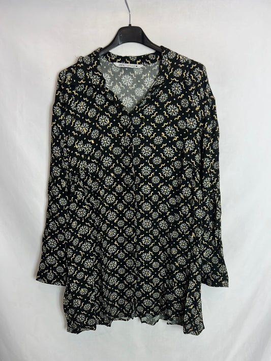 ZARA. Flowy black blouse with gold details. TM