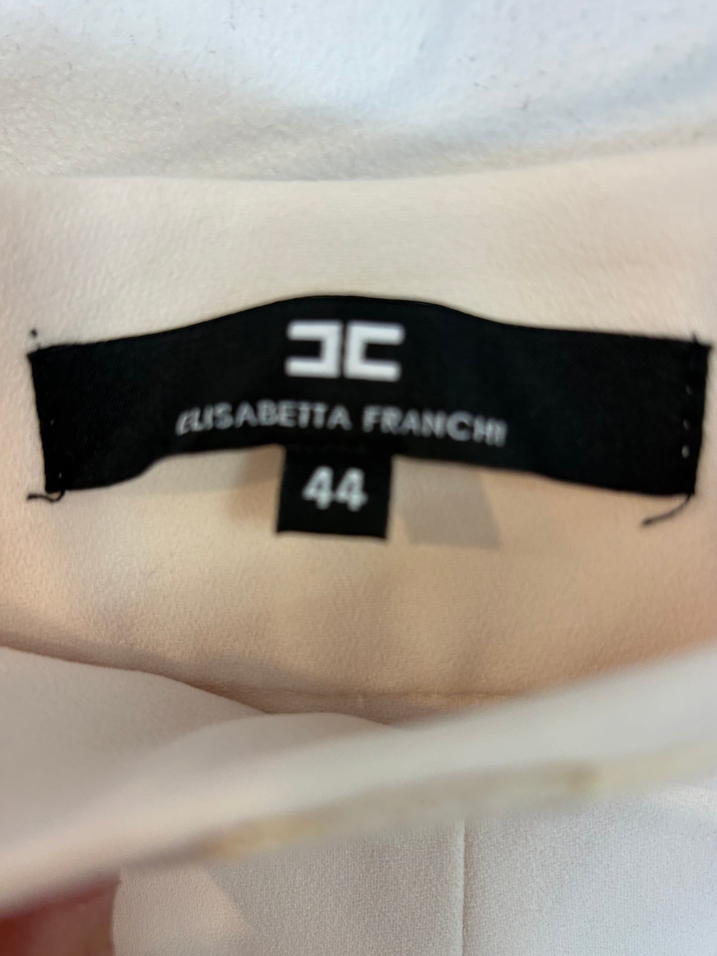 ELISABETTA FRANCHI. Pantalón fluido beige detalle cintura. T 36