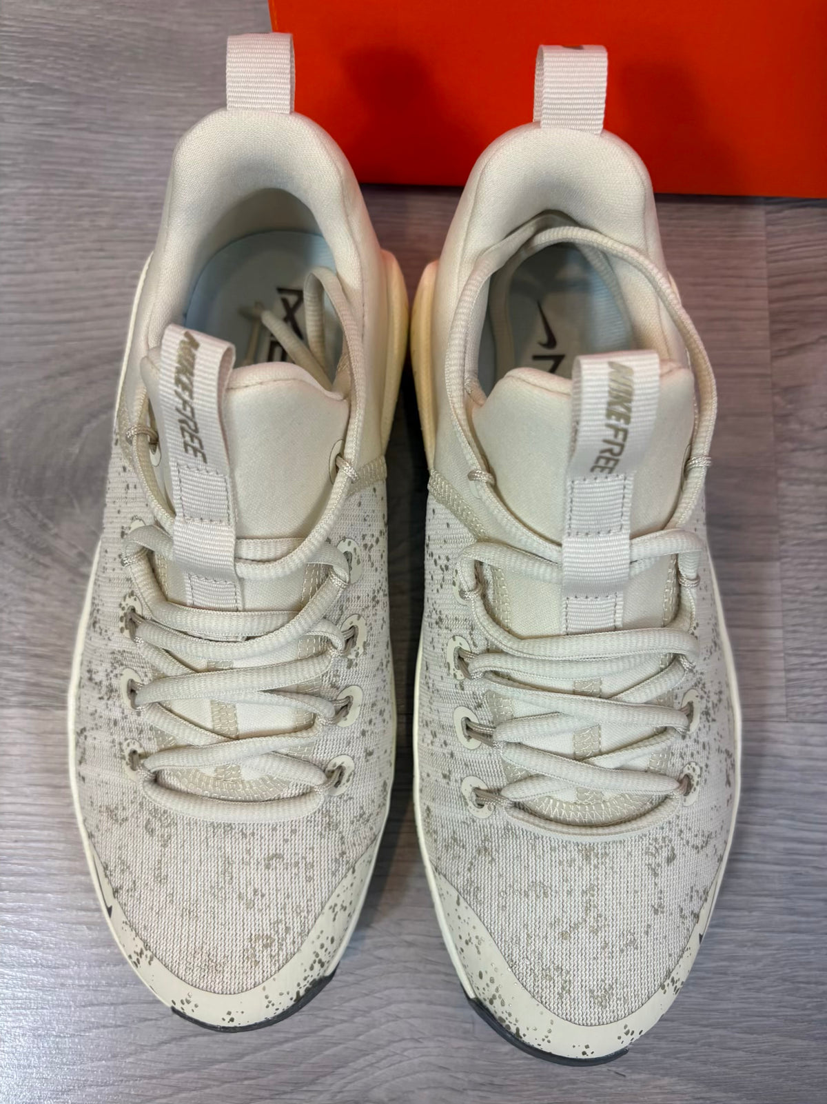 NIKE. Zapatillas depotivas en beige. T 38