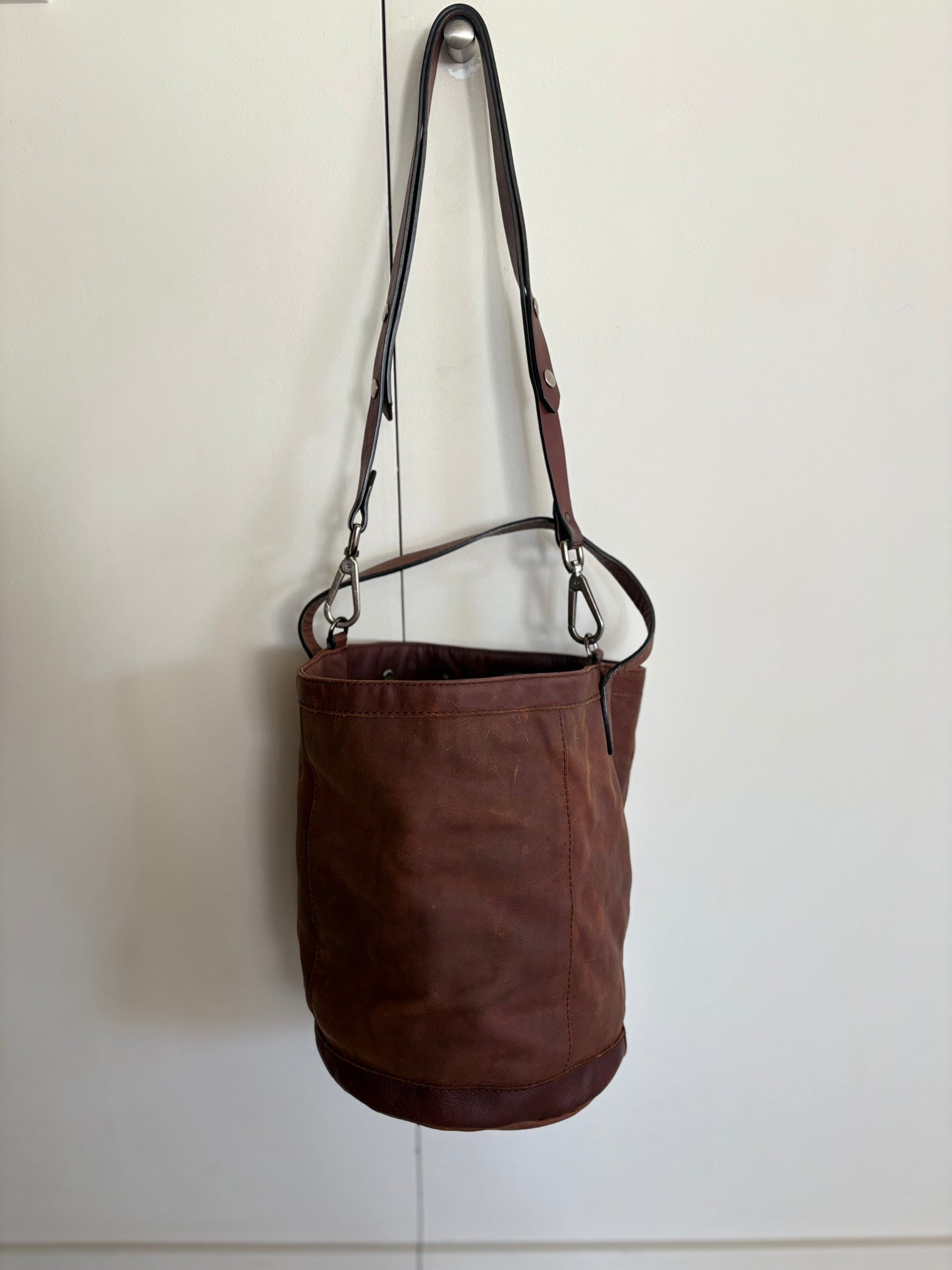 MALABABA. Bolso marrón piel doble asa