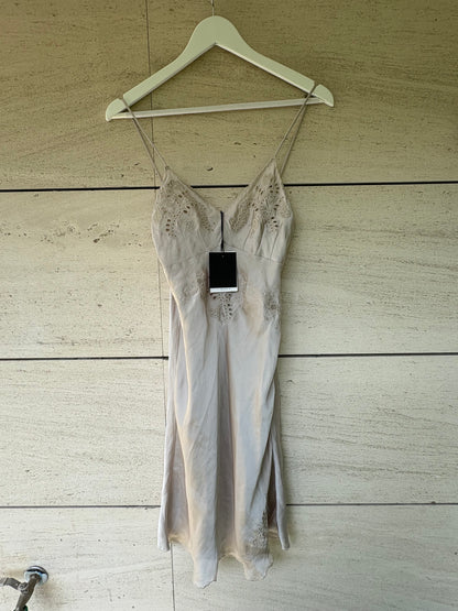 ZARA. Lencero gris claro bordados. T S