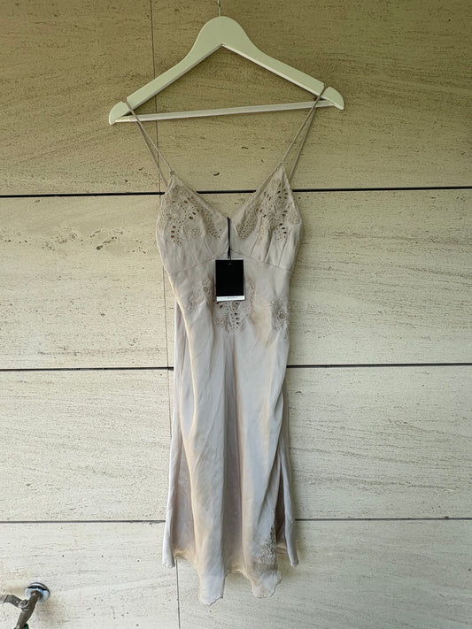 ZARA. Lencero gris claro bordados. T S