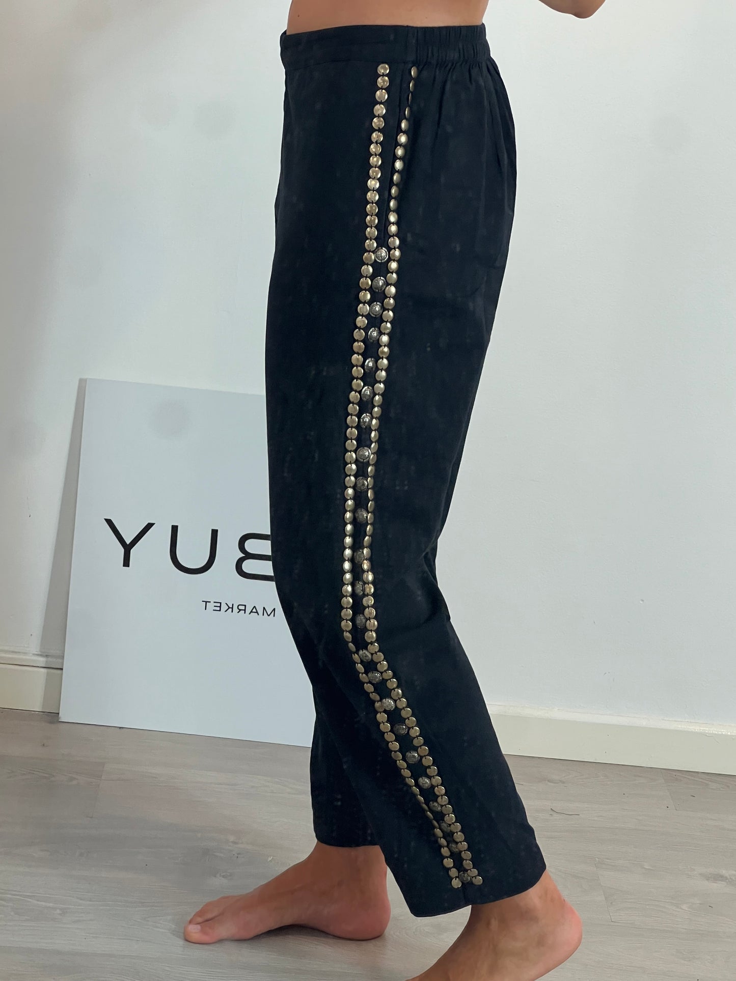 MES DEMOISELLES. Black trousers with stud detail. Size 40
